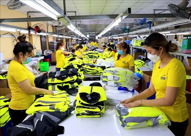 Vietnamese textile, footwear exporters eye target markets (Photo: VNA)