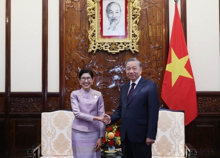 On October 18, 2024, at the Presidential Palace, General Secretary and President To Lam receives Ambassador of the Kingdom of Thailand, Urawadee Sriphiromya, who comes to present credentials and assume her duties in Vietnam. (Photo: VNA)