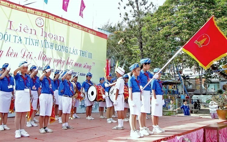 The drum and trumpet team of Binh Tan District Youth Union (Ho Chi Minh City) performs to welcome the 10th Vinh Long Provincial Congress of Uncle Ho's Good Children in 2015. (Photo: VNA)