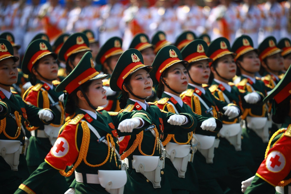 The female Military Medical officers march past the grandstand. Photo: VNA