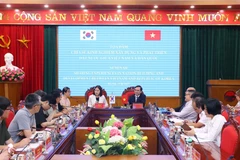 At the seminar between Associate Professor Dr. Duong Trung Y, Vice President of the Ho Chi Minh National Academy of Politics, and the delegation from the National Institute for Unification Education (NIU) of the Republic of Korea. (Photo: VNA)