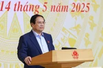 Prime Minister Pham Minh Chinh chairs the working session with ministries, central agencies, and relevant units on smuggling, trade fraud. (Photo: VNA)