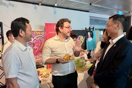 Virgile Prod'Homme, Research Director at Alliance Française Singapore, enjoys Vietnamese baguette. (Photo: VNA)