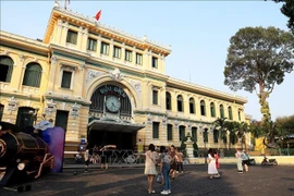 Tourists visit Ho Chi Minh City's central post office. (Photo: VNA)
