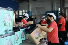 Workers at Dai Dong Tien plastic company in Ho Chi Minh City label and package products. (Photo: VNA)