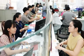 With the elimination of district-level governance, the 286 district procedures in HCM City will either shift to provincial agencies or be assigned to the new ward and commune authorities. (Illustrative photo: thanhnien.vn)