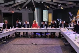 At the meeting between Minister of Industry and Trade Nguyen Hong Dien and representatives of the US defence and aerospace giant Lockheed Martin in May 20 in Washington DC. (Photo: VNA)