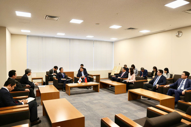 At the meeting between Deputy Prime Minister Nguyen Chi Dung and Japan’s former Prime Minister Kishida Fumio in Tokyo on May 29 (Photo: VNA) dung-kishida-vna.jpg