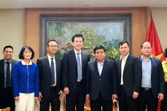 Deputy Prime Minister Nguyen Chi Dung (fourth from right) and delegates pose for a group photo at the meeting. (Photo: VNA)