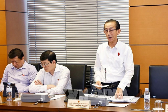 NA deputy Tran Hoang Ngan of HCM City speaks at the discussion. (Photo: VNA) 131015-quoc-hoi-thao-luan-o-to-ve-phat-trien-kinh-te-xa-hoi-nhung-thang-dau-nam-2025.jpg
