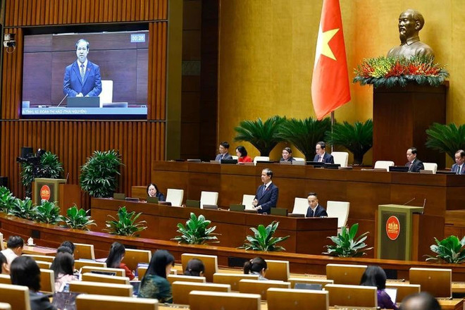 Minister of Education and Training Nguyen Kim Son speaks at the Q&A session (Photo: VNA) qh2.jpg