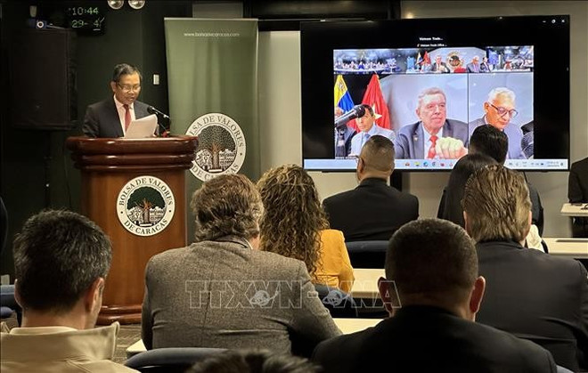 Vietnamese Ambassador to Venezuela Vu Trung My speaks at the Vietnam – Venezuela Business Forum 2025 (Photo: VNA) dai-su.jpg