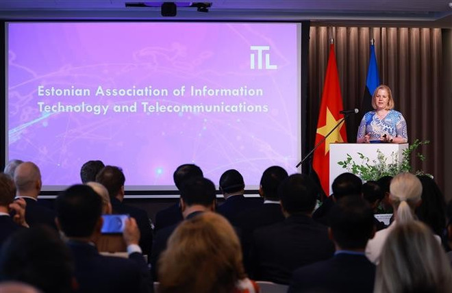 A representatives of Estonian enterprises addresses the forum. (Photo: VNA) doanh-nghiep-estonia.jpg