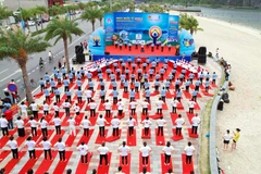 The event attracts thousands of people who are coaches and yogis who are passionate about practicing Yoga. (photo: baoquangninh.vn)