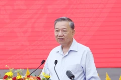 Party General Secretary To Lam addresses the working session. (Photo: VNA)