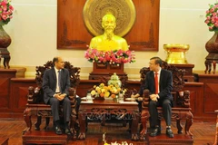 Chairman of the People’s Committee of Can Tho city Truong Canh Tuyen holds talks with Indian Ambassador to Vietnam Sandeep Arya on June 17. (Photo: VNA)