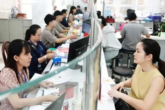 With the elimination of district-level governance, the 286 district procedures in HCM City will either shift to provincial agencies or be assigned to the new ward and commune authorities. (Illustrative photo: thanhnien.vn)