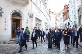 PM explores Estonia’s heritage, port innovation