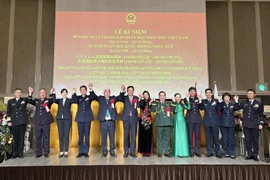 Participants pose for a group photo at a ceremony to celebrate the 80th anniversary of the Vietnam People's Army in the East Asian nation (Photo: VNA)