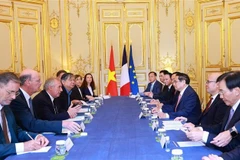 Vietnamese, French Prime Ministers hold talks in Paris