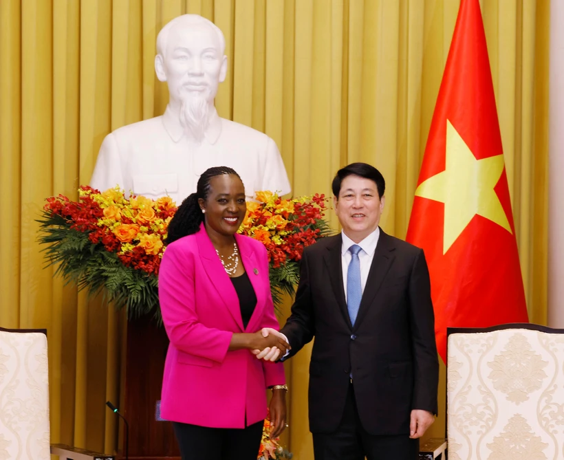 President Luong Cuong and Kenya's Cabinet Secretary for Defence Soipan Tuya in Hanoi on April 17. (Photo: VNA)