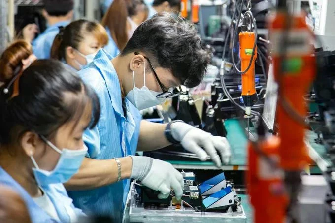 Assembling electronic equipment at Datalogic Vietnam Factory - an FDI enterprise specialising in manufacturing barcode scanners and high-tech sensors in Saigon High-Tech Park (Source: sggp.org.vn)