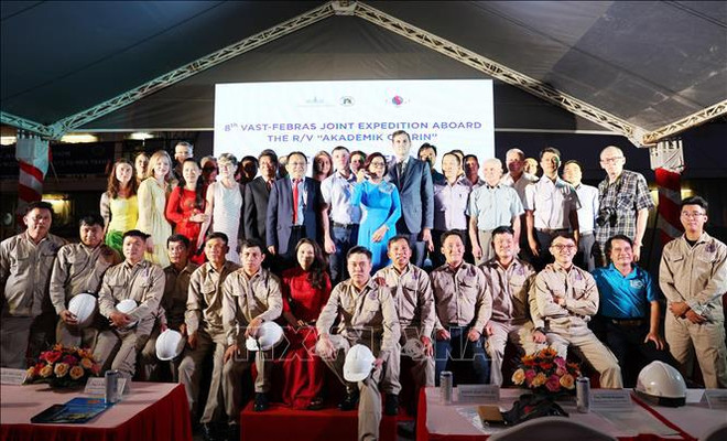 Vietnamese, Russian scientists conduct joint survey on marine resources ảnh 2 Vietnamese, Russian scientists conduct joint survey on marine resources ảnh 2